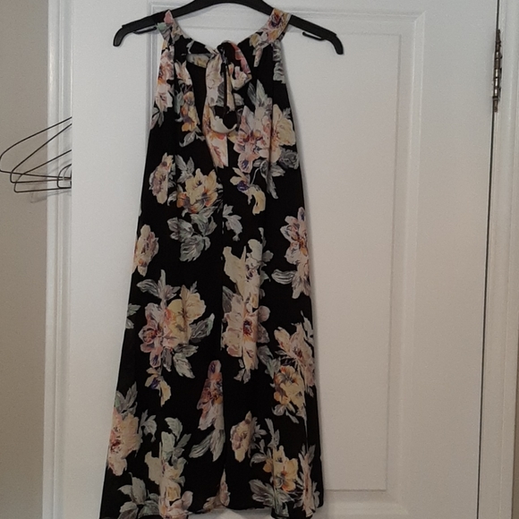 Dress - Picture 2 of 4